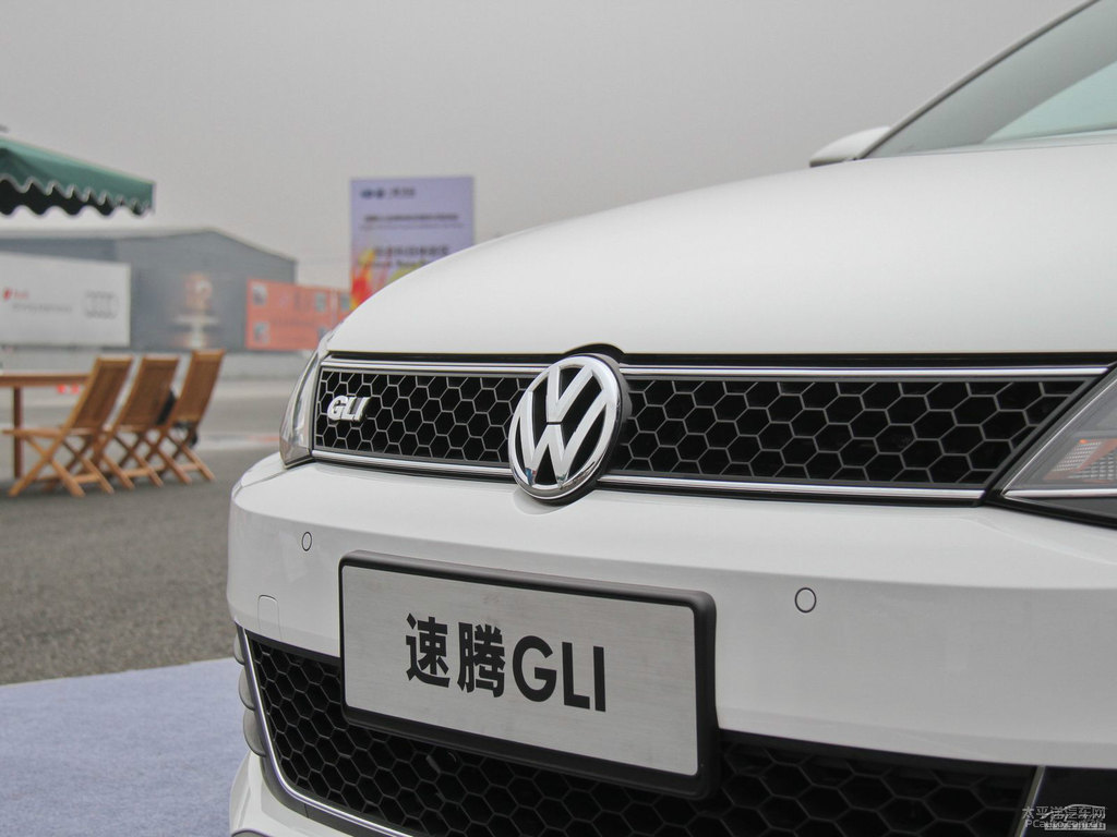 糖果白速騰車頭外觀圖片