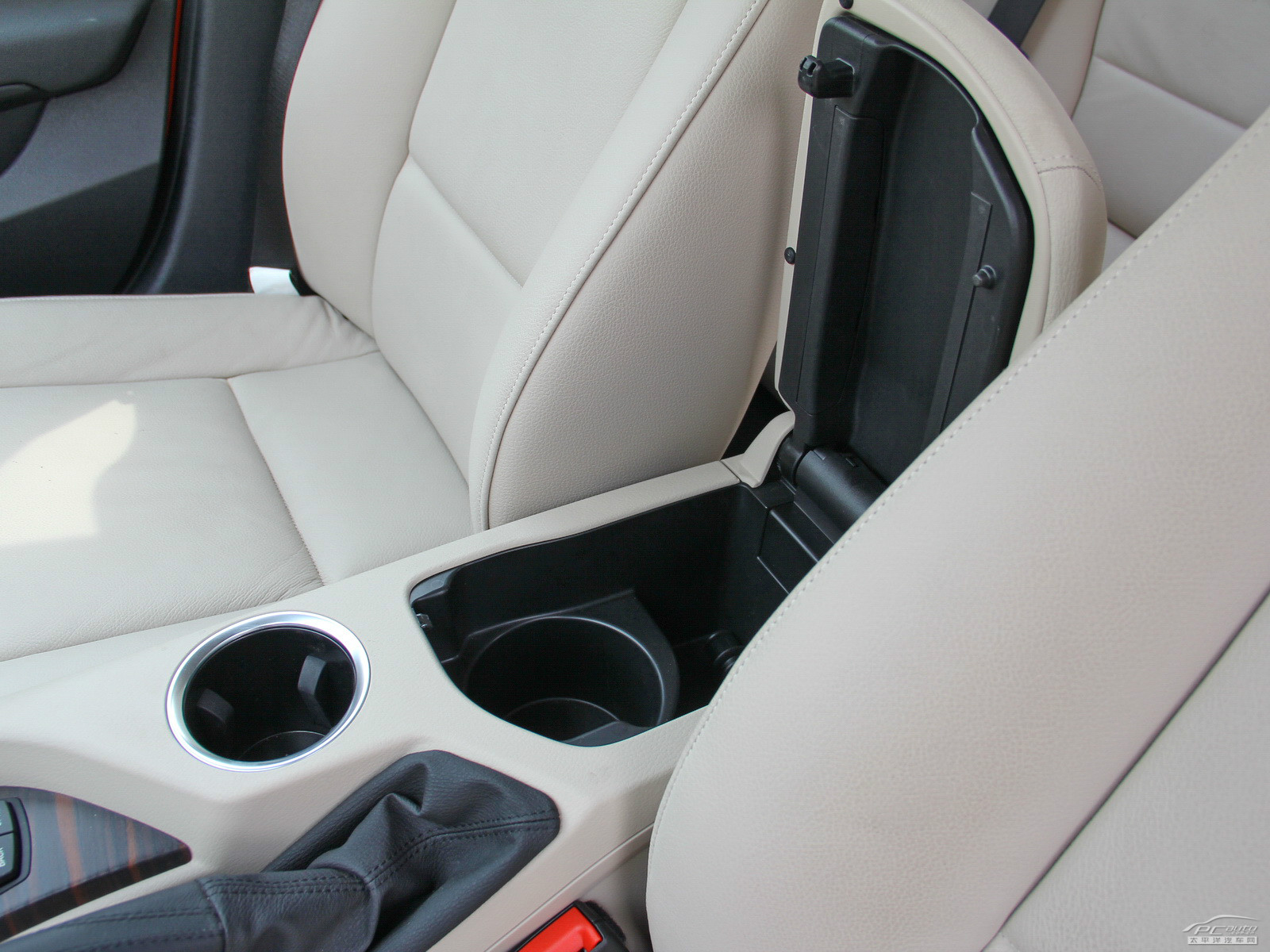 寶馬X1空間高清大圖