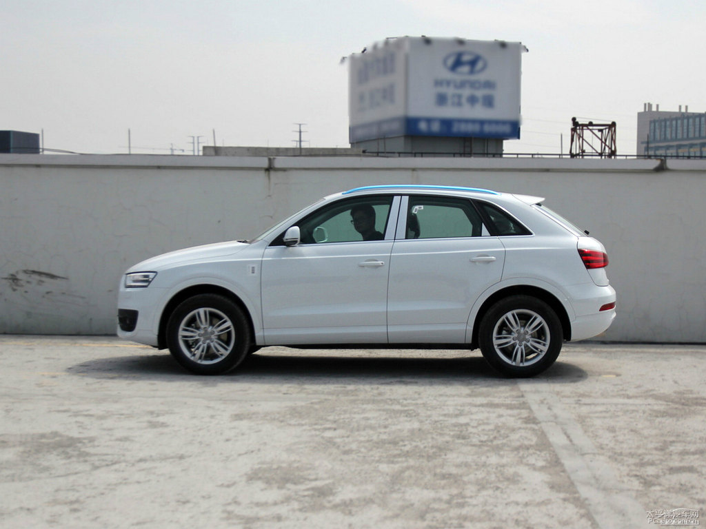 冰川白奧迪Q3整車(chē)外觀外觀圖片