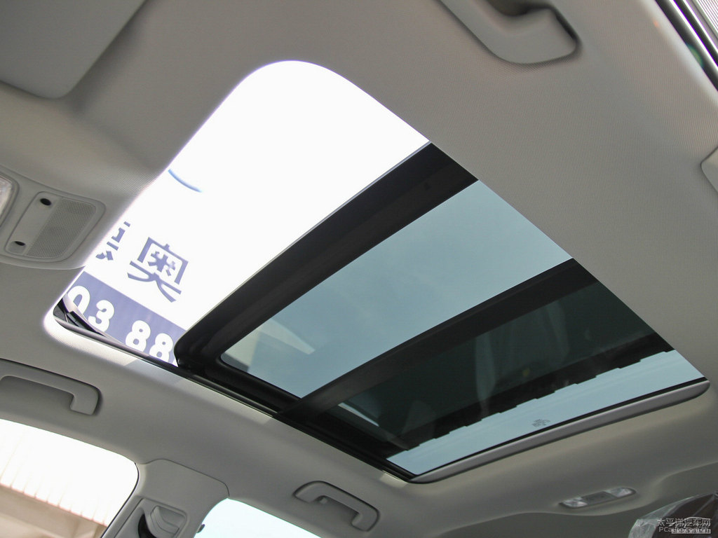 冰川白奧迪Q3車廂內(nèi)飾圖片