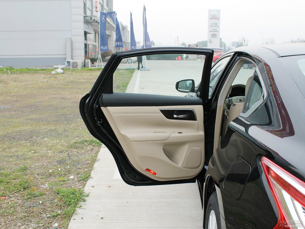 碧玉黑天籟車廂內(nèi)飾圖片