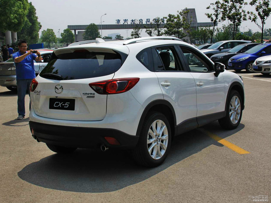 珠光白馬自達(dá)CX-5整車外觀外觀圖片