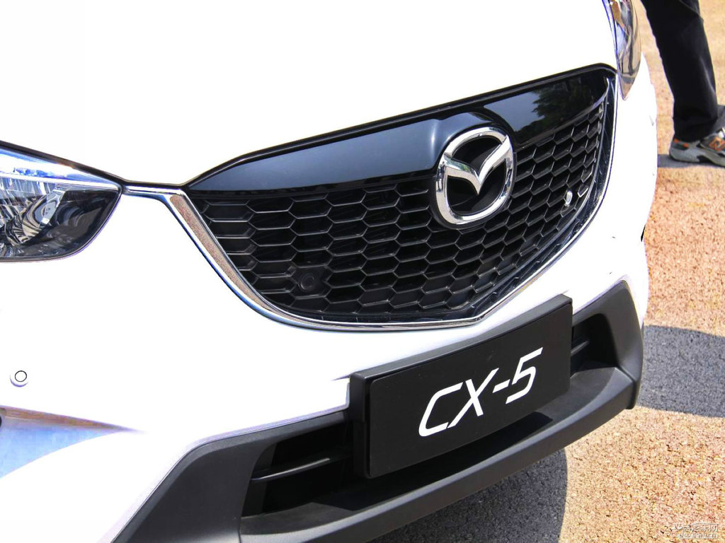 珠光白馬自達(dá)CX-5車頭外觀圖片