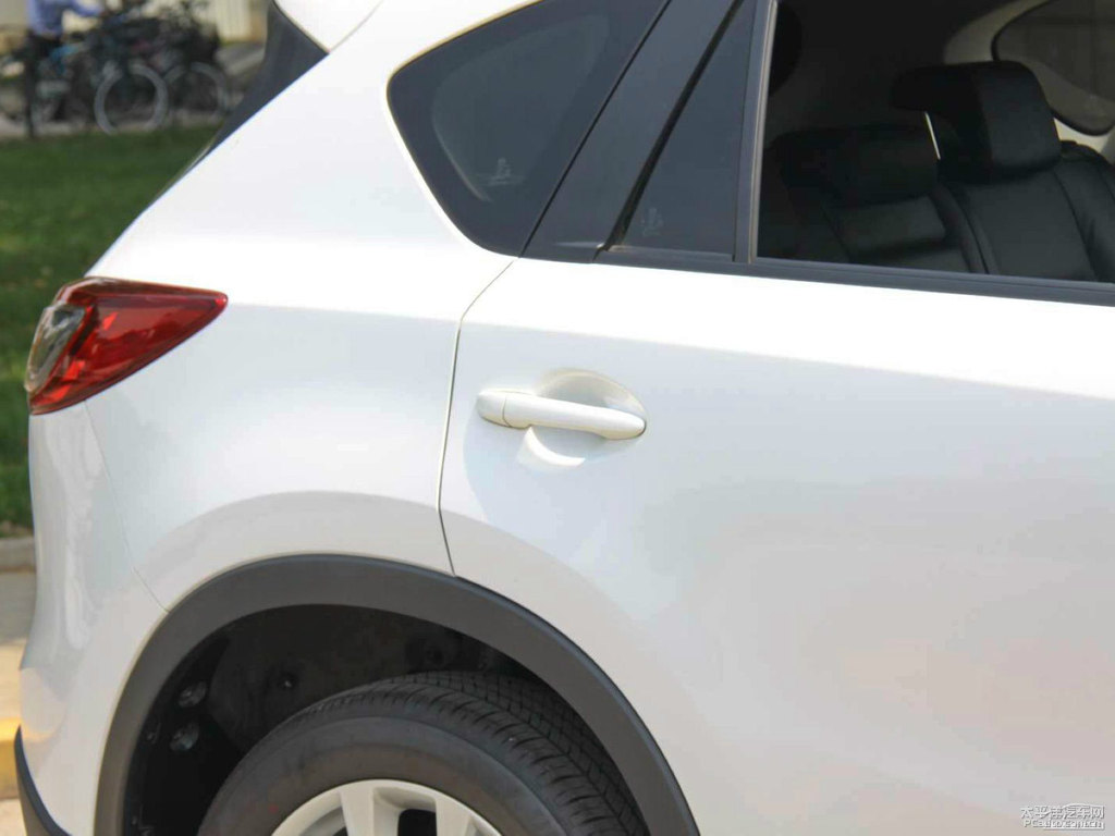 珠光白馬自達(dá)CX-5車身外觀圖片