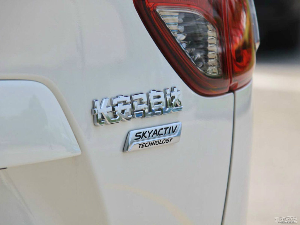 珠光白馬自達(dá)CX-5車尾外觀圖片