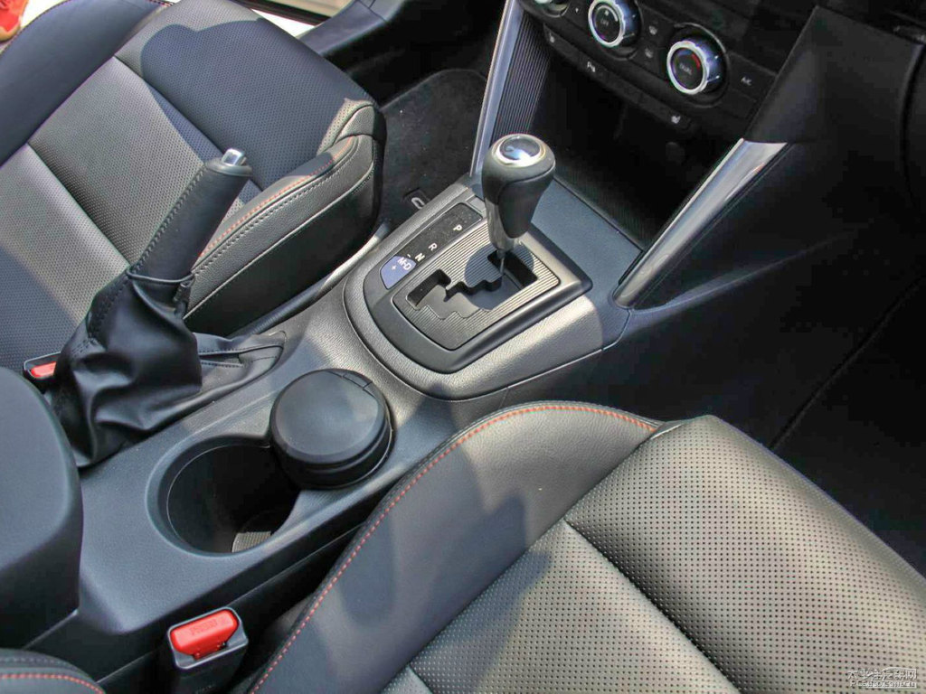 珠光白馬自達(dá)CX-5中控內(nèi)飾圖片