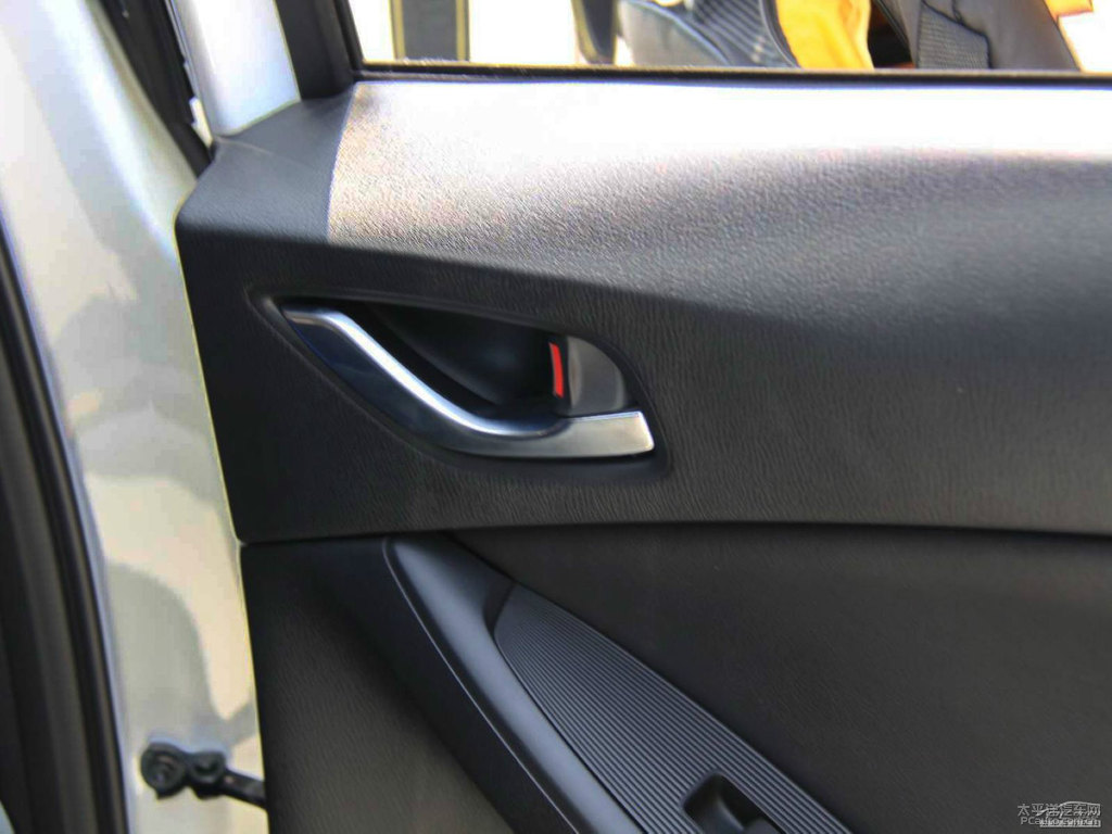 珠光白馬自達(dá)CX-5車廂內(nèi)飾圖片