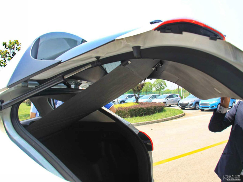 珠光白馬自達(dá)CX-5后備廂空間圖片