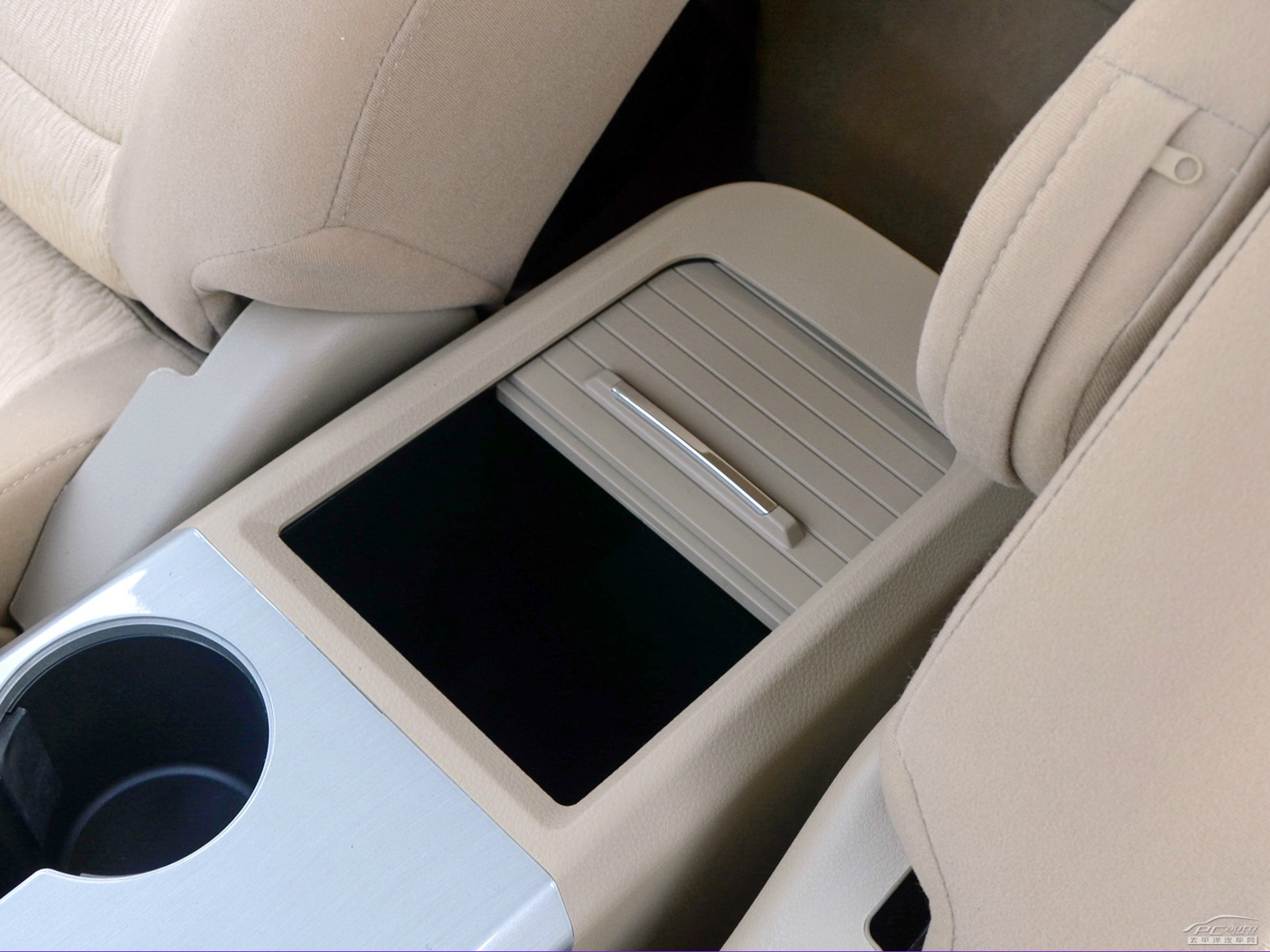 景逸SUV空間高清大圖