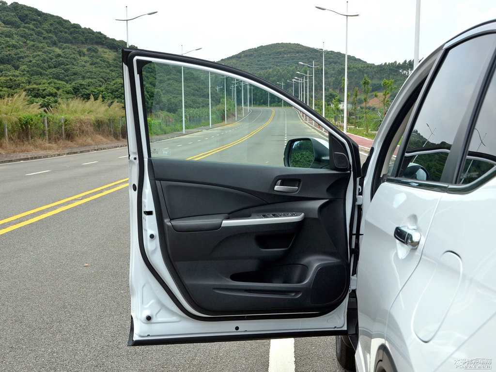 珍珠白本田CR-V車廂內(nèi)飾圖片
