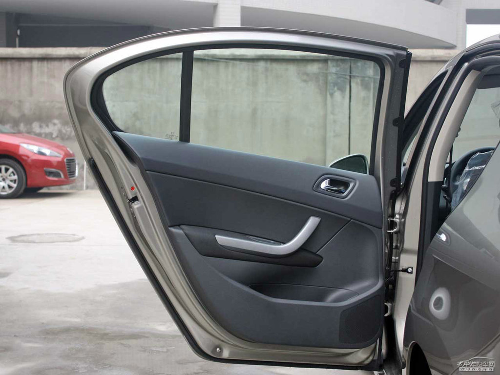皓月灰標(biāo)致408車廂內(nèi)飾圖片