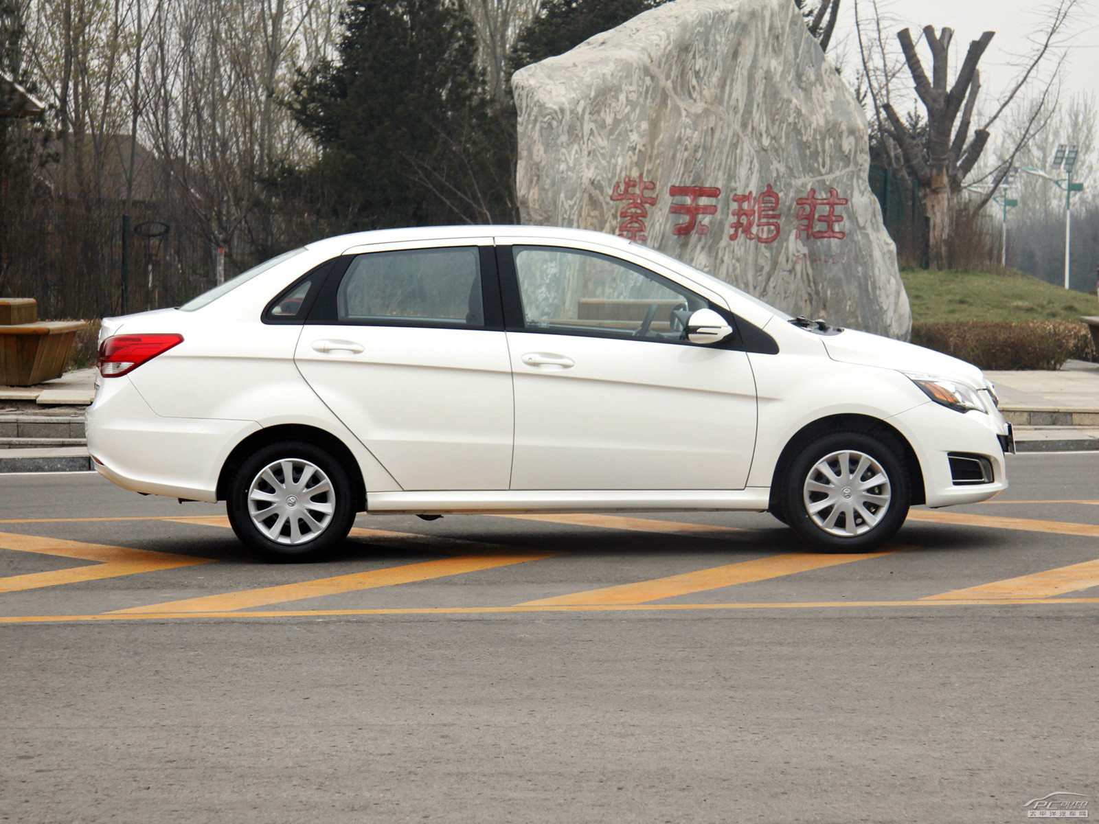 北京汽車E系列外觀高清大圖