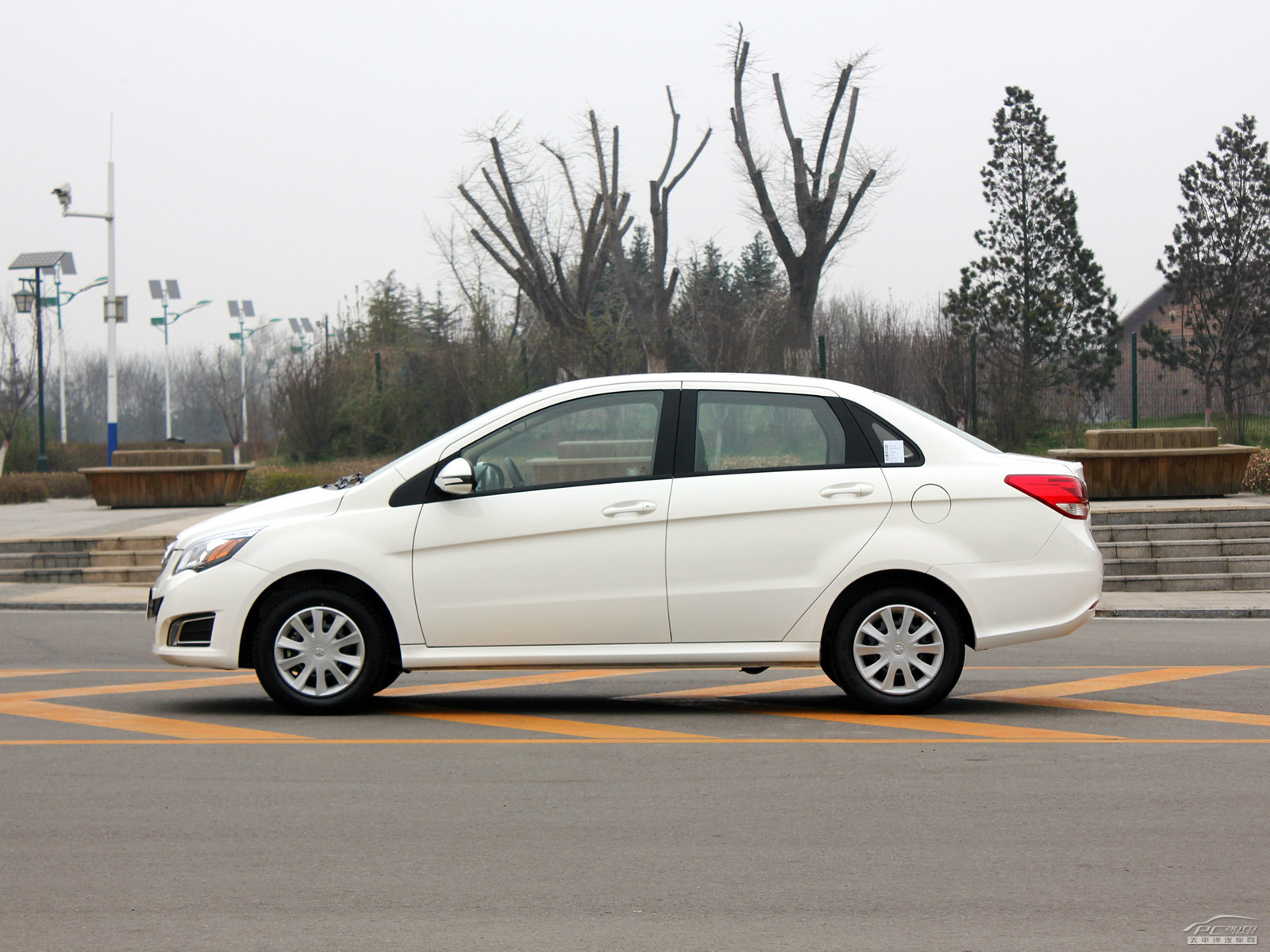 北京汽車E系列外觀高清大圖