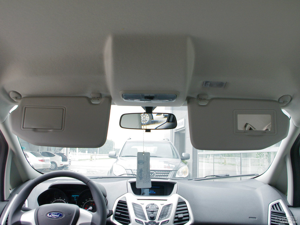 典雅白翼搏車廂內(nèi)飾圖片
