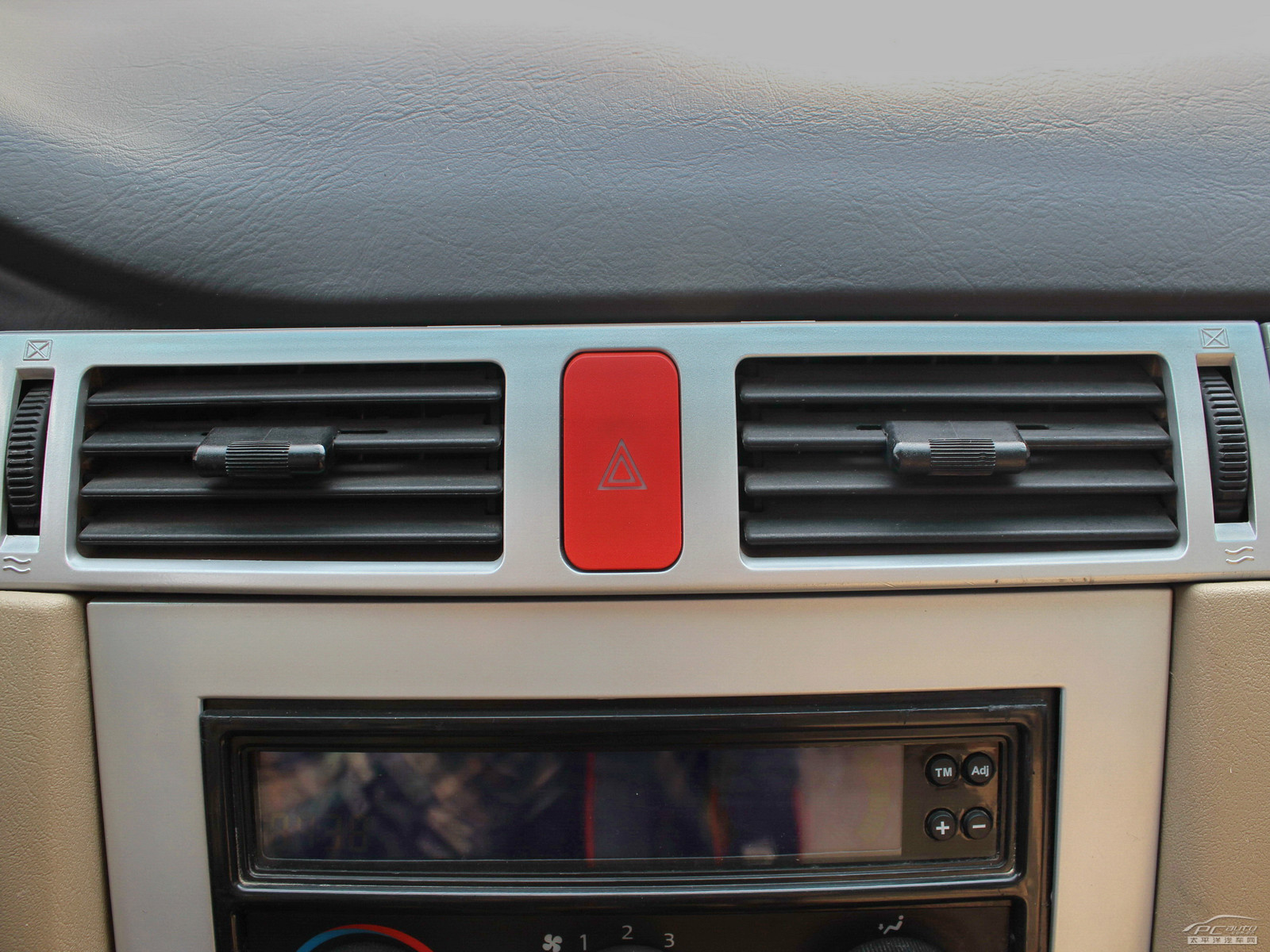 獵豹CT5內(nèi)飾高清大圖