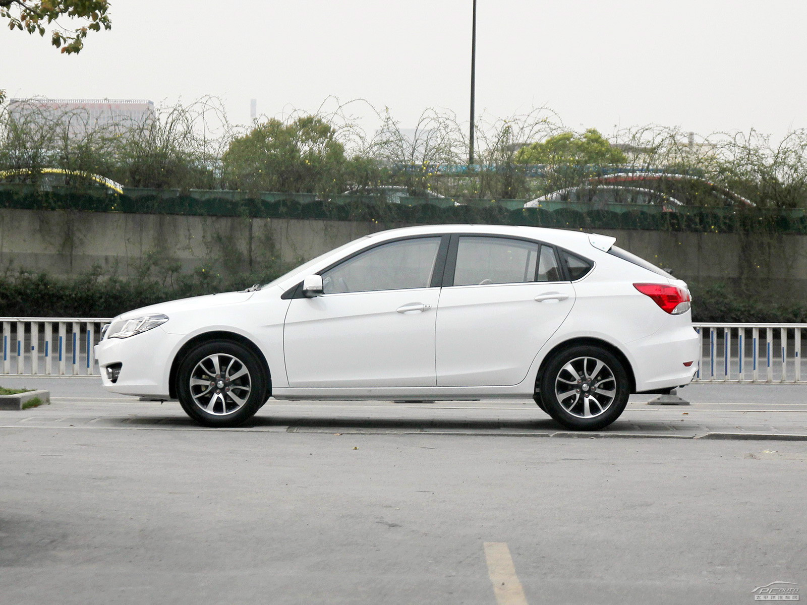 V6菱仕外觀高清大圖