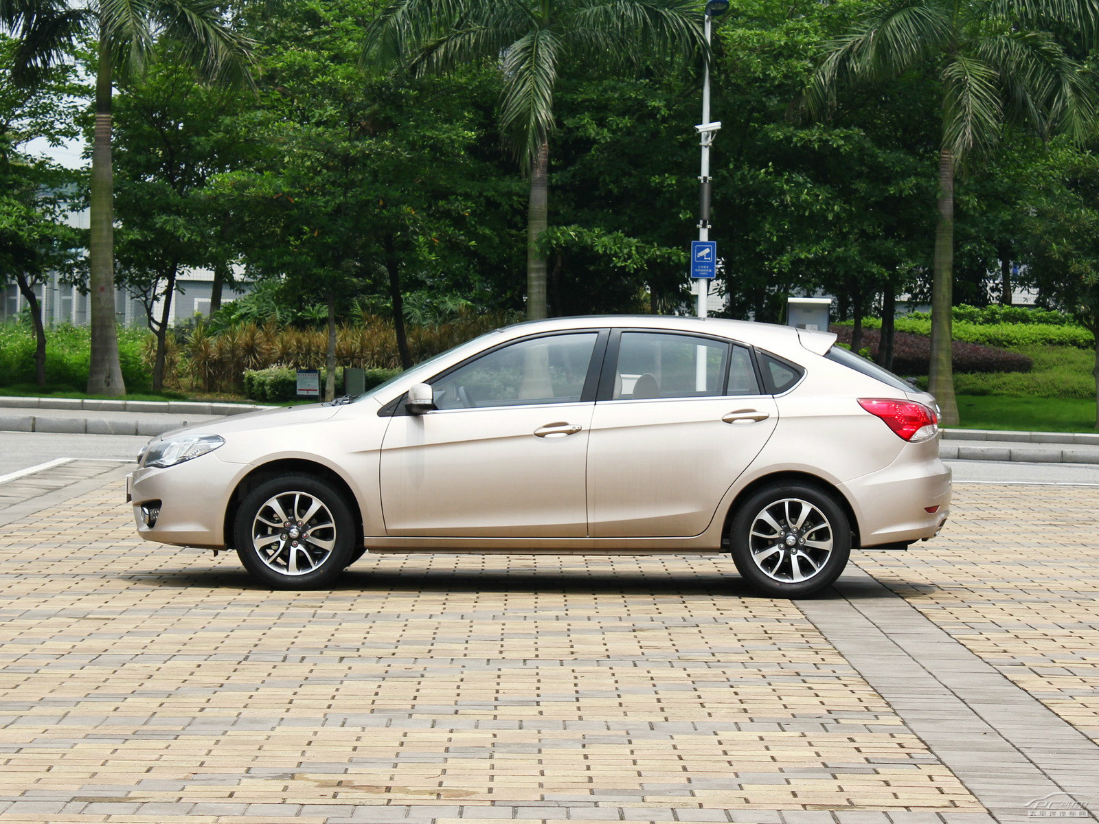 V6菱仕外觀高清大圖
