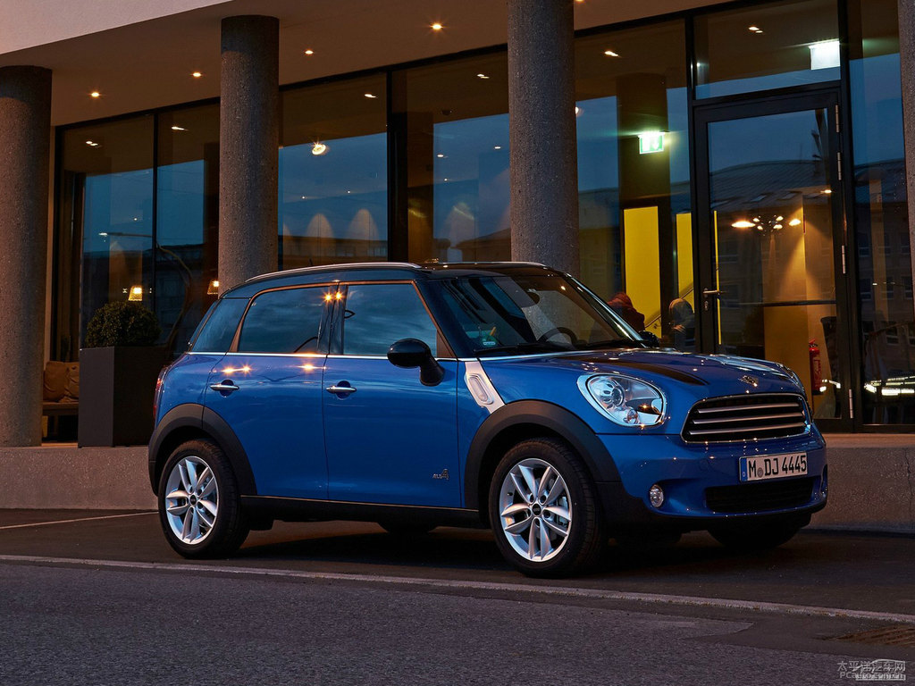 {ɫMINI COUNTRYMAN܇^^DƬ