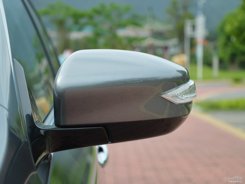 鎢鋼灰天籟車(chē)身外觀圖片