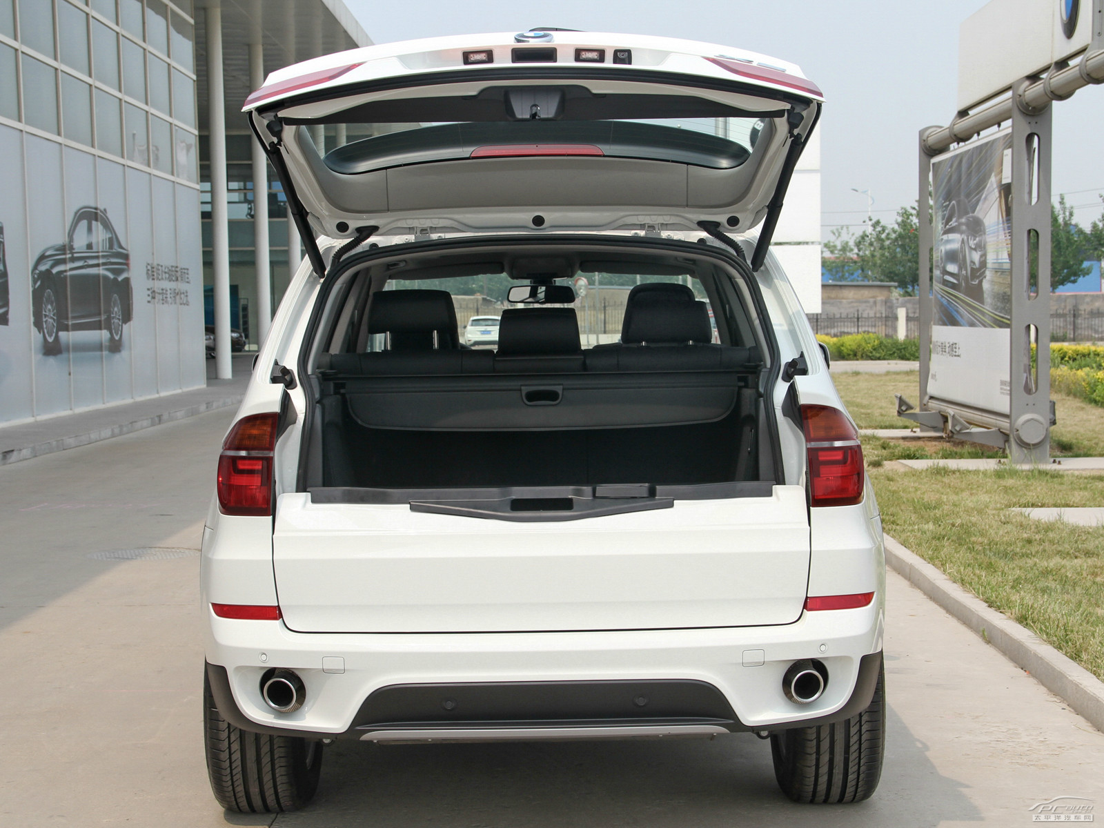 寶馬X5(進(jìn)口)空間高清大圖