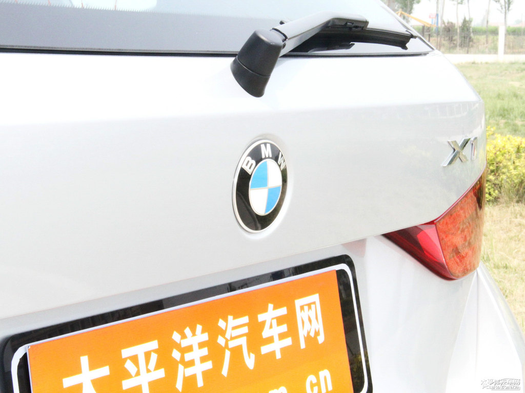冰河銀寶馬X1車尾外觀圖片