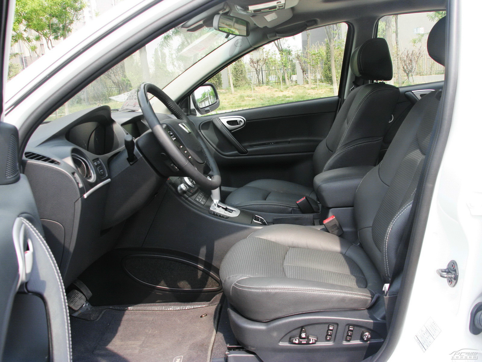 納智捷大7 SUV空間高清大圖