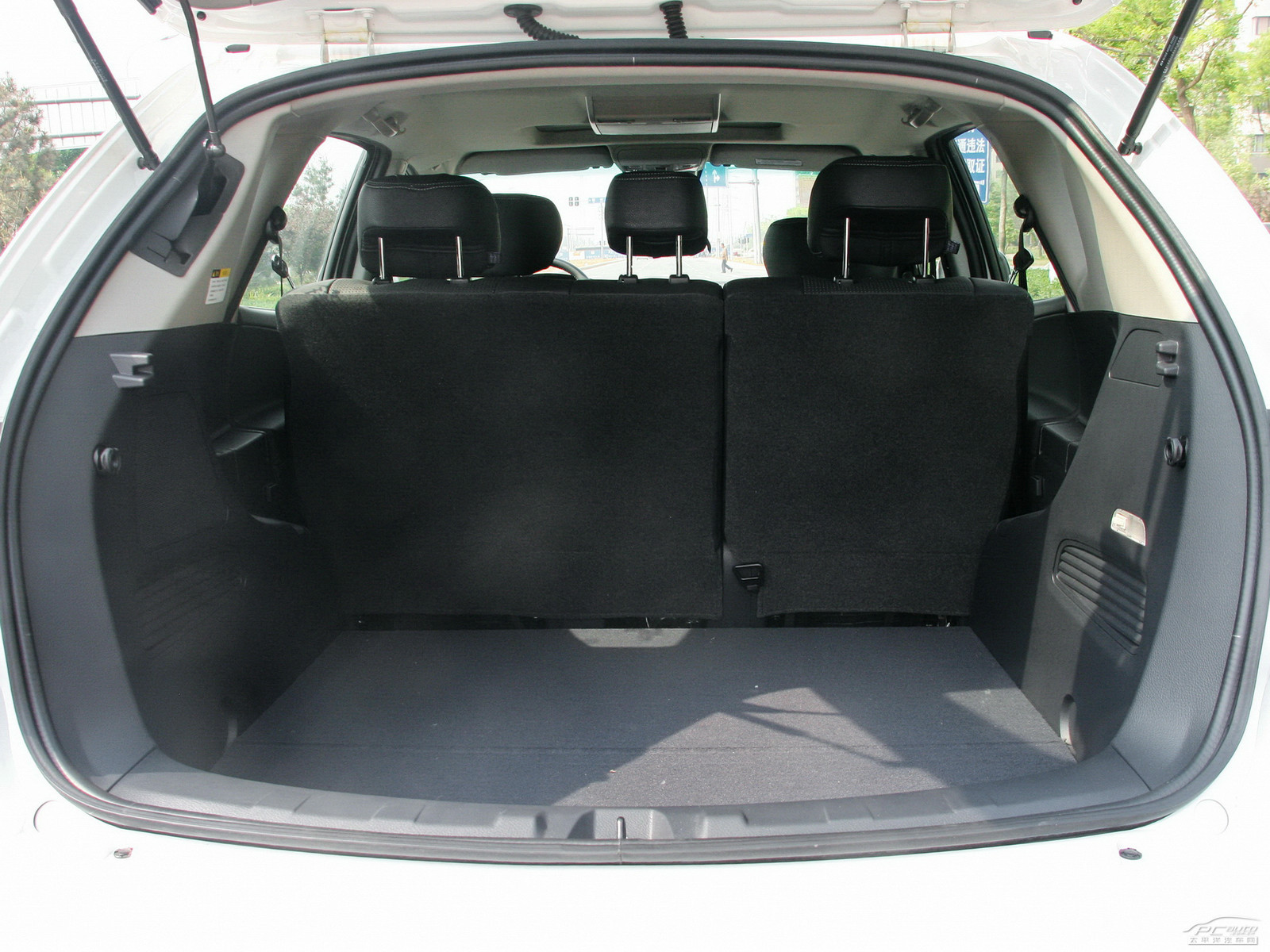 納智捷大7 SUV空間高清大圖