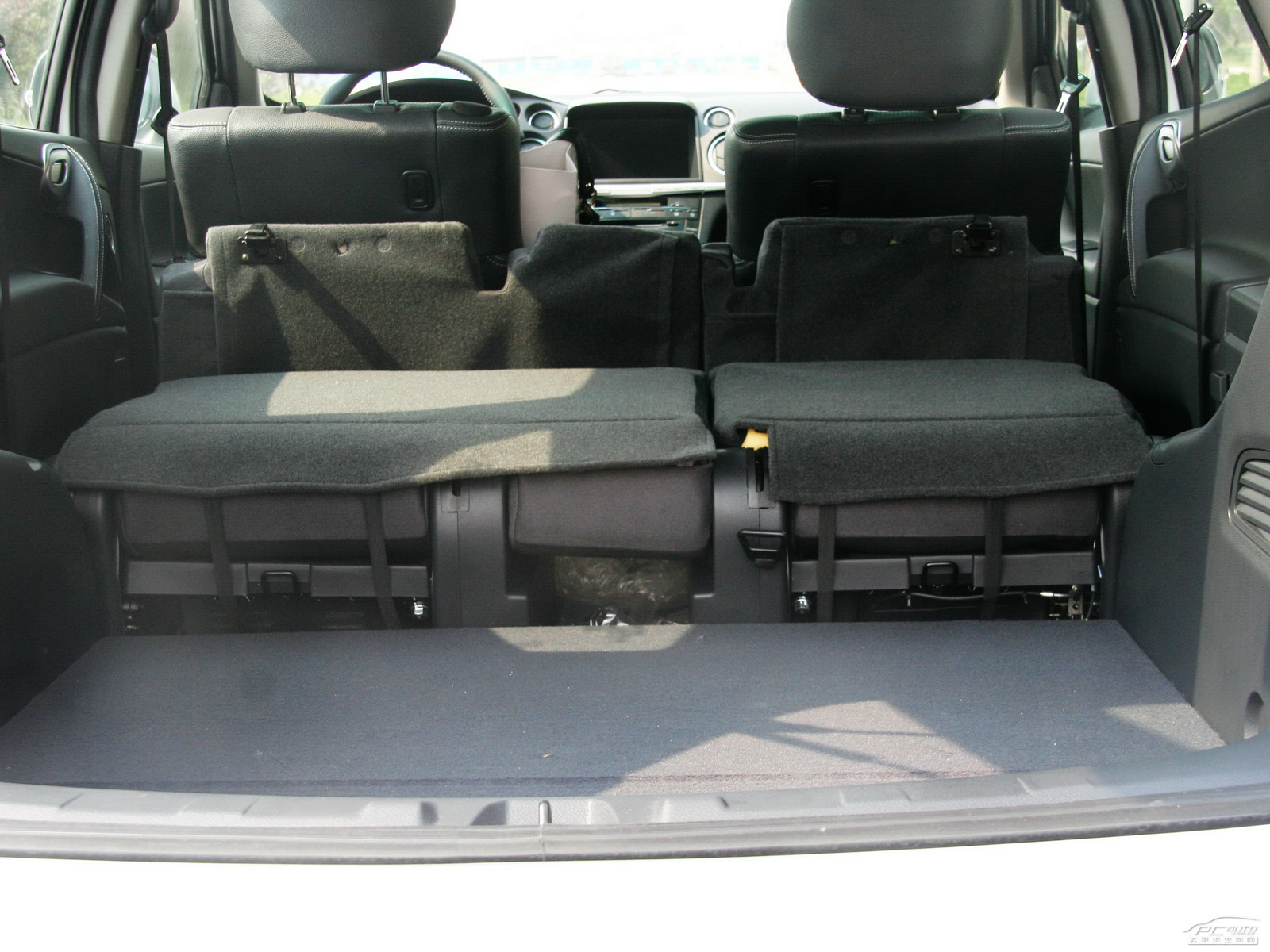 納智捷大7 SUV空間高清大圖