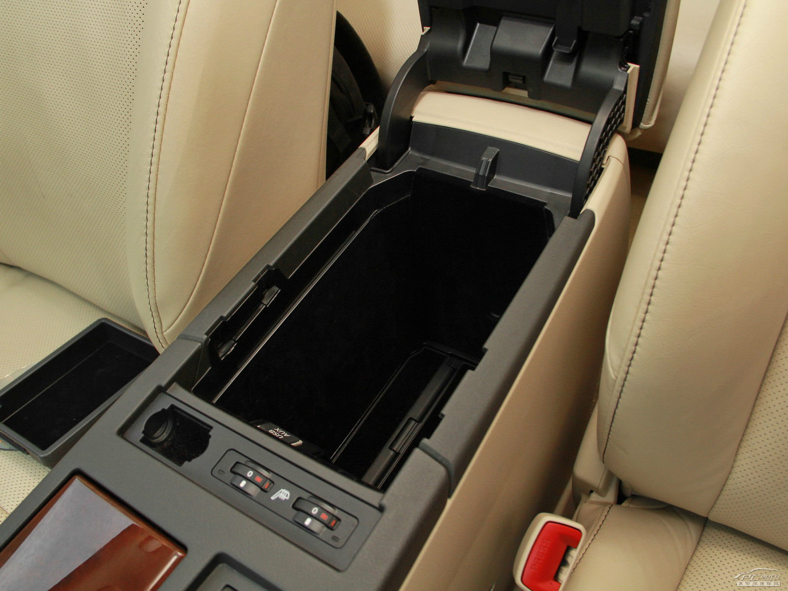 雷克薩斯RX空間高清大圖