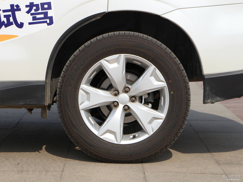 珍珠綢緞白森林人車身外觀圖片