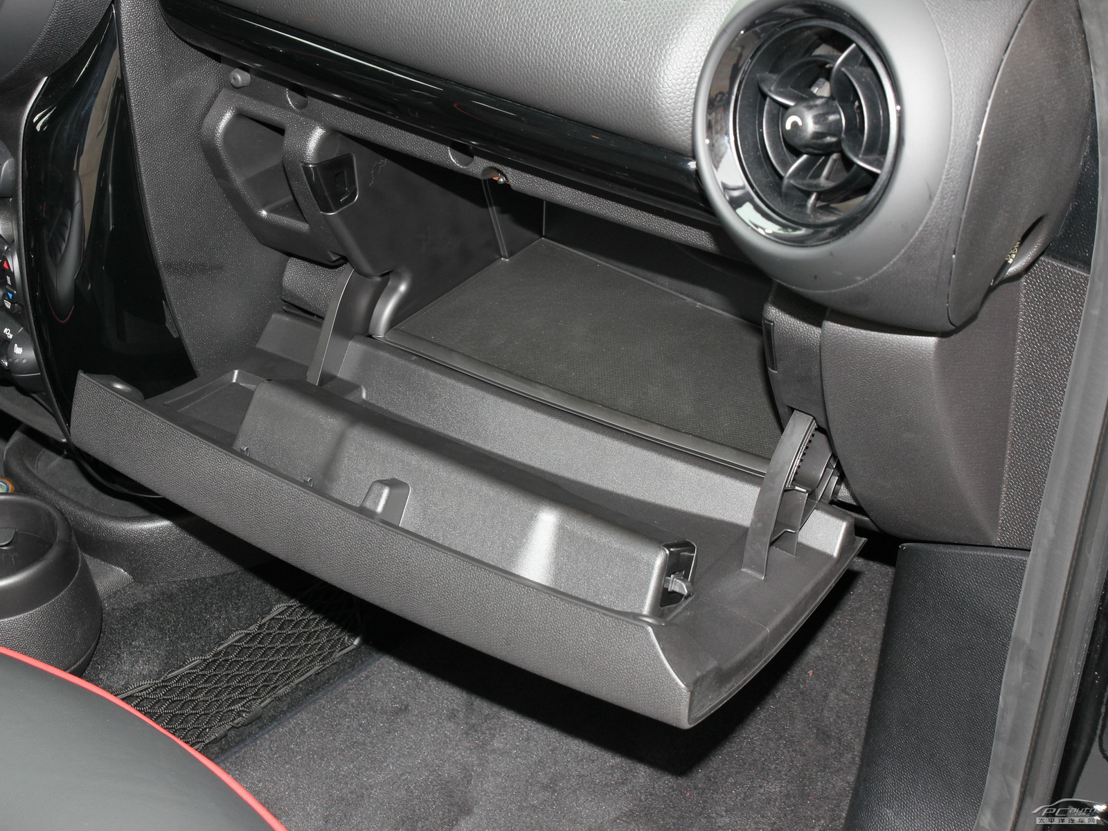 MINI JCW COUNTRYMAN空間高清大圖