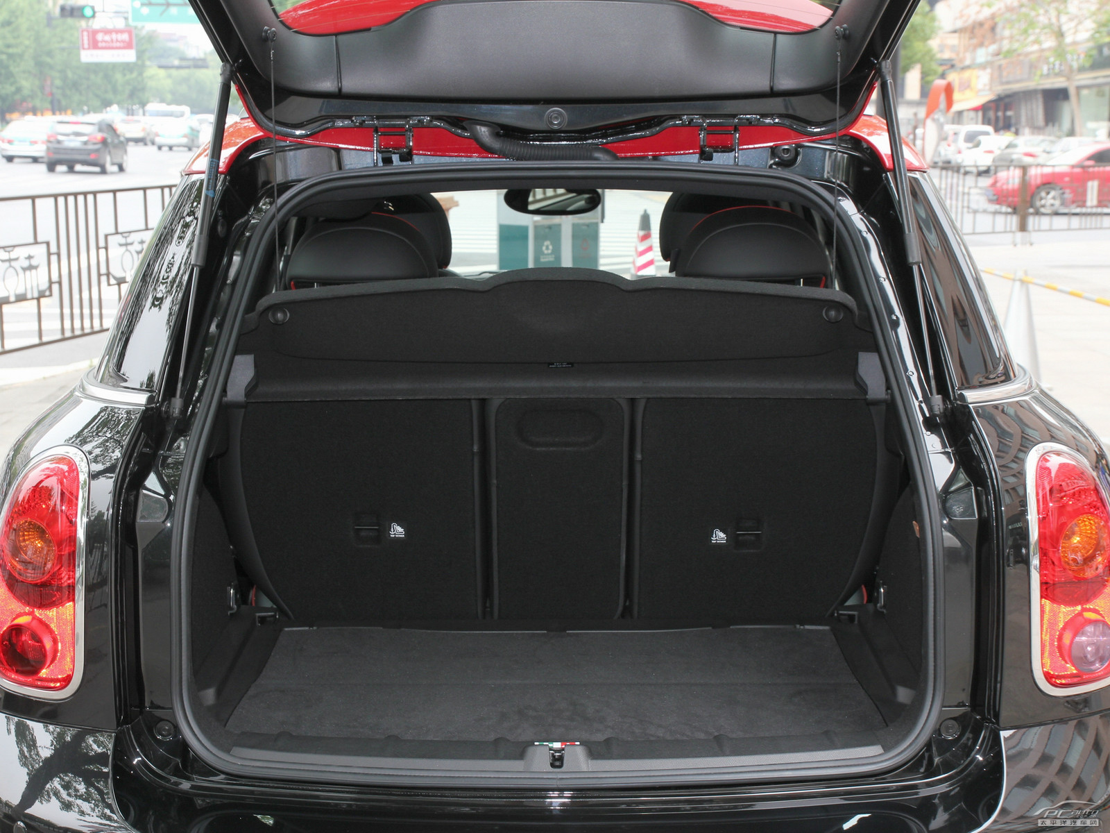 MINI JCW COUNTRYMAN空間高清大圖