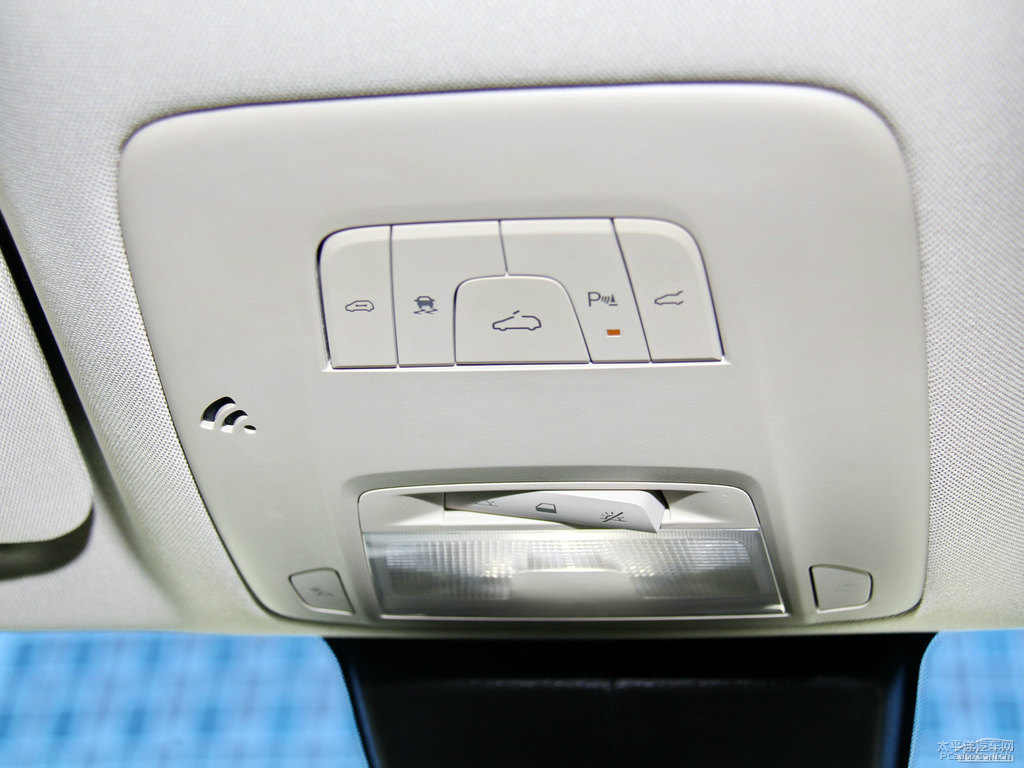 深藍別克GL8車廂內(nèi)飾圖片