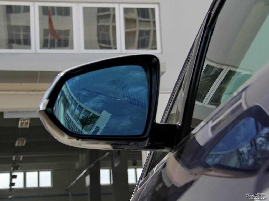 深藍別克GL8車身外觀圖片