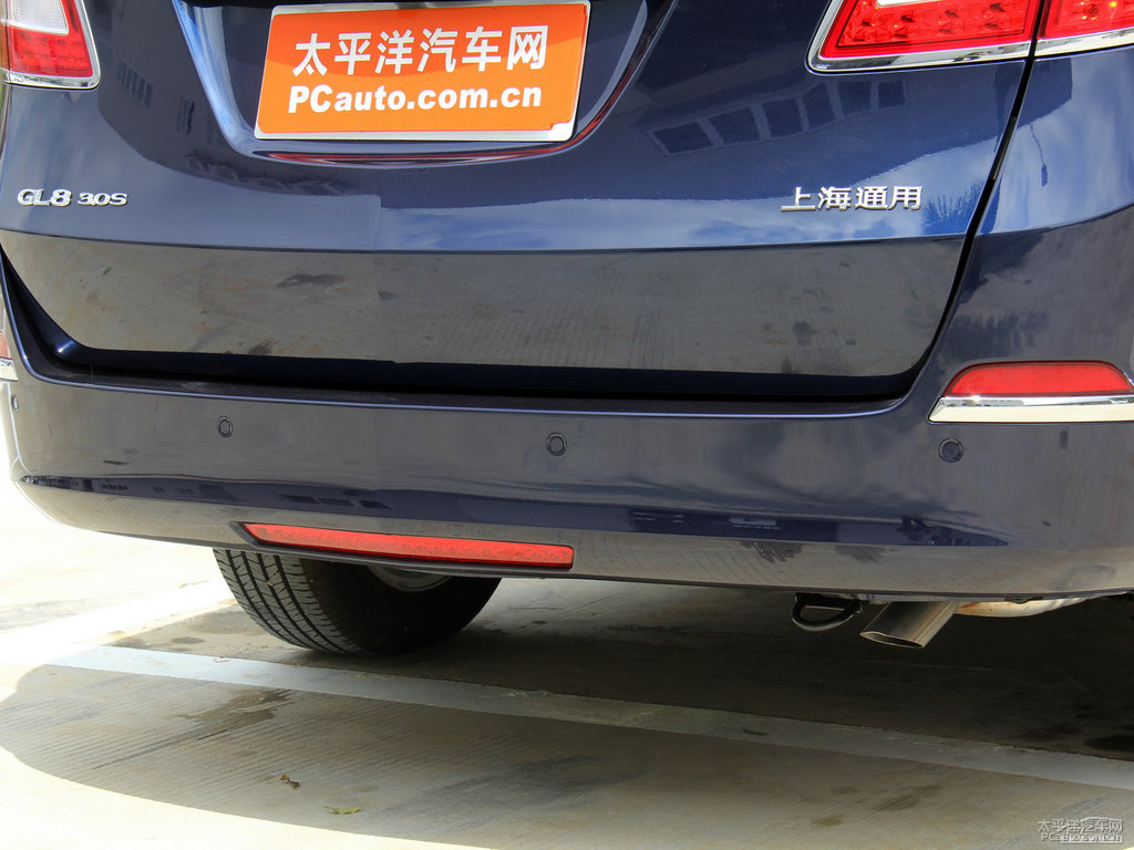 深藍別克GL8車尾外觀圖片
