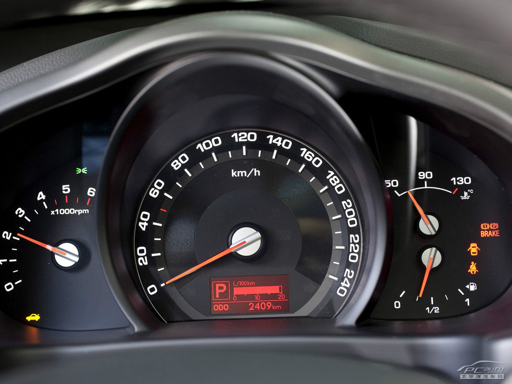 SPORTAGE內(nèi)飾高清大圖