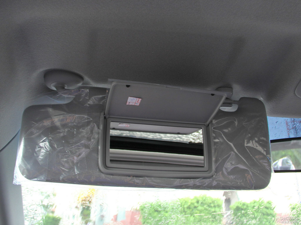 摩卡金凌派車廂內(nèi)飾圖片