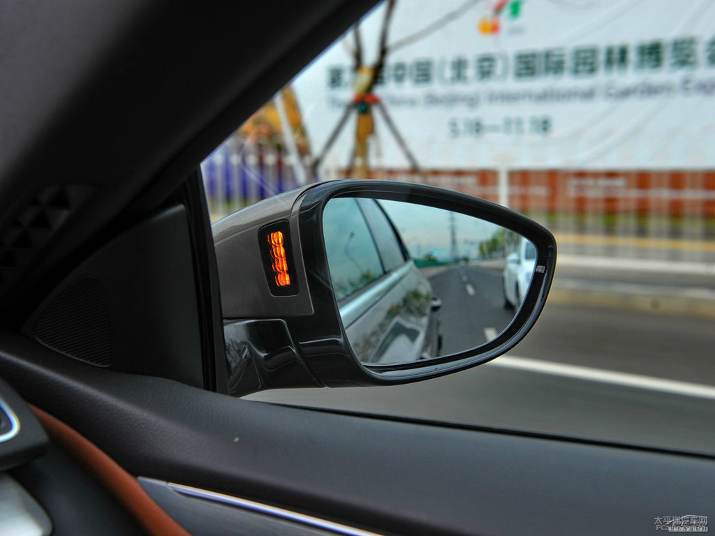 開羅金大眾CC車廂內(nèi)飾圖片