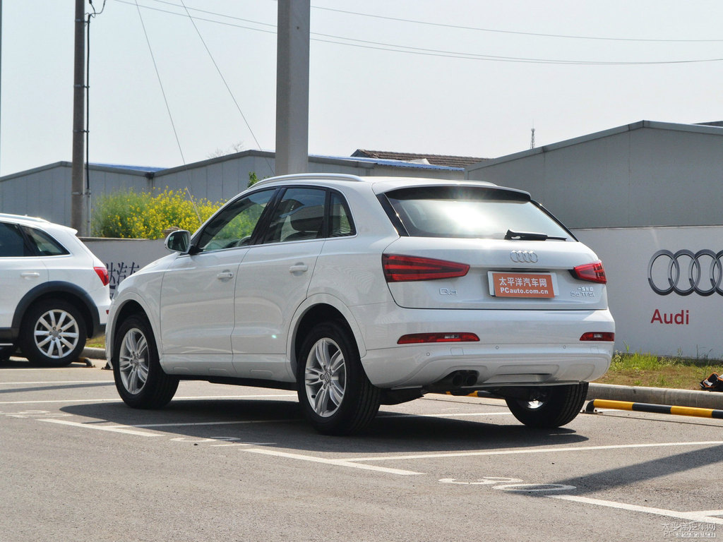 冰川白奧迪Q3整車外觀外觀圖片