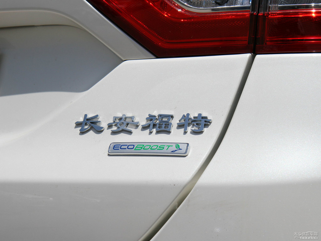 珍珠白蒙迪歐車尾外觀圖片