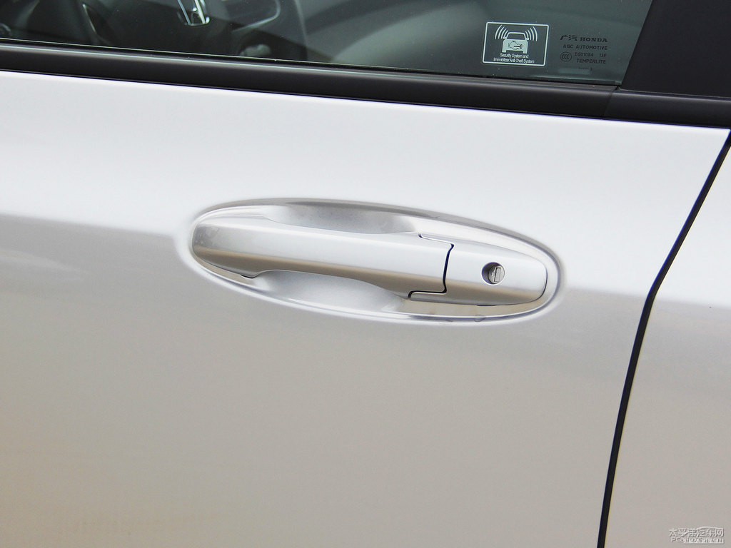 絲緞銀鋒范車身外觀圖片