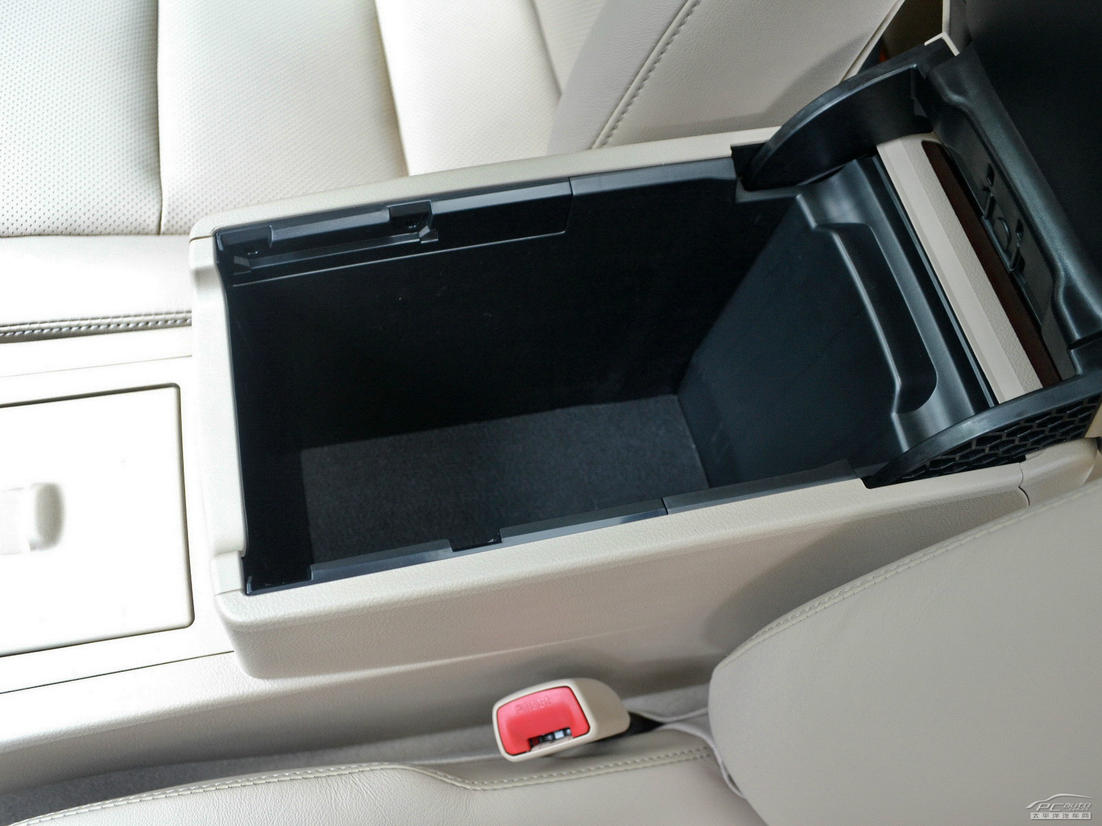 凱美瑞空間高清大圖