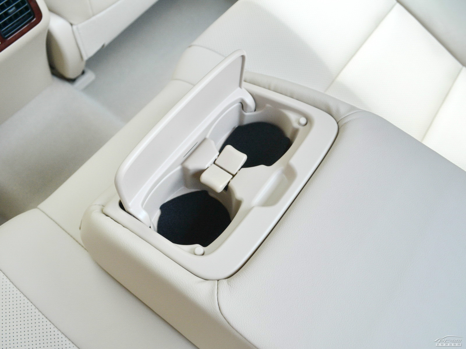 凱美瑞空間高清大圖