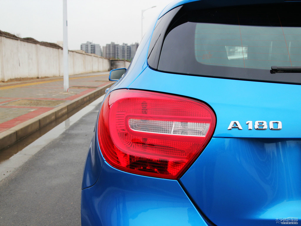 南海藍(lán)奔馳A級(jí)(進(jìn)口)車尾外觀圖片