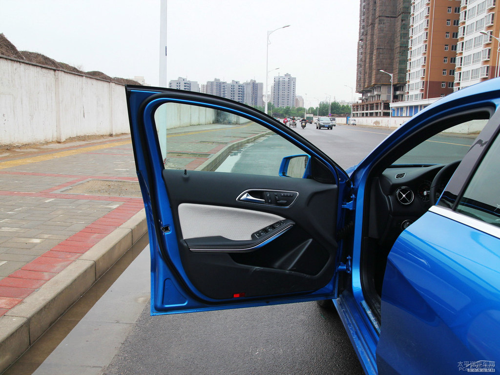 南海藍(lán)奔馳A級(進(jìn)口)車廂內(nèi)飾圖片
