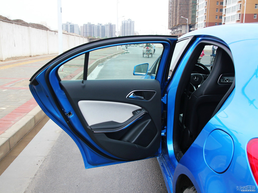 南海藍奔馳A級(進口)車廂內(nèi)飾圖片