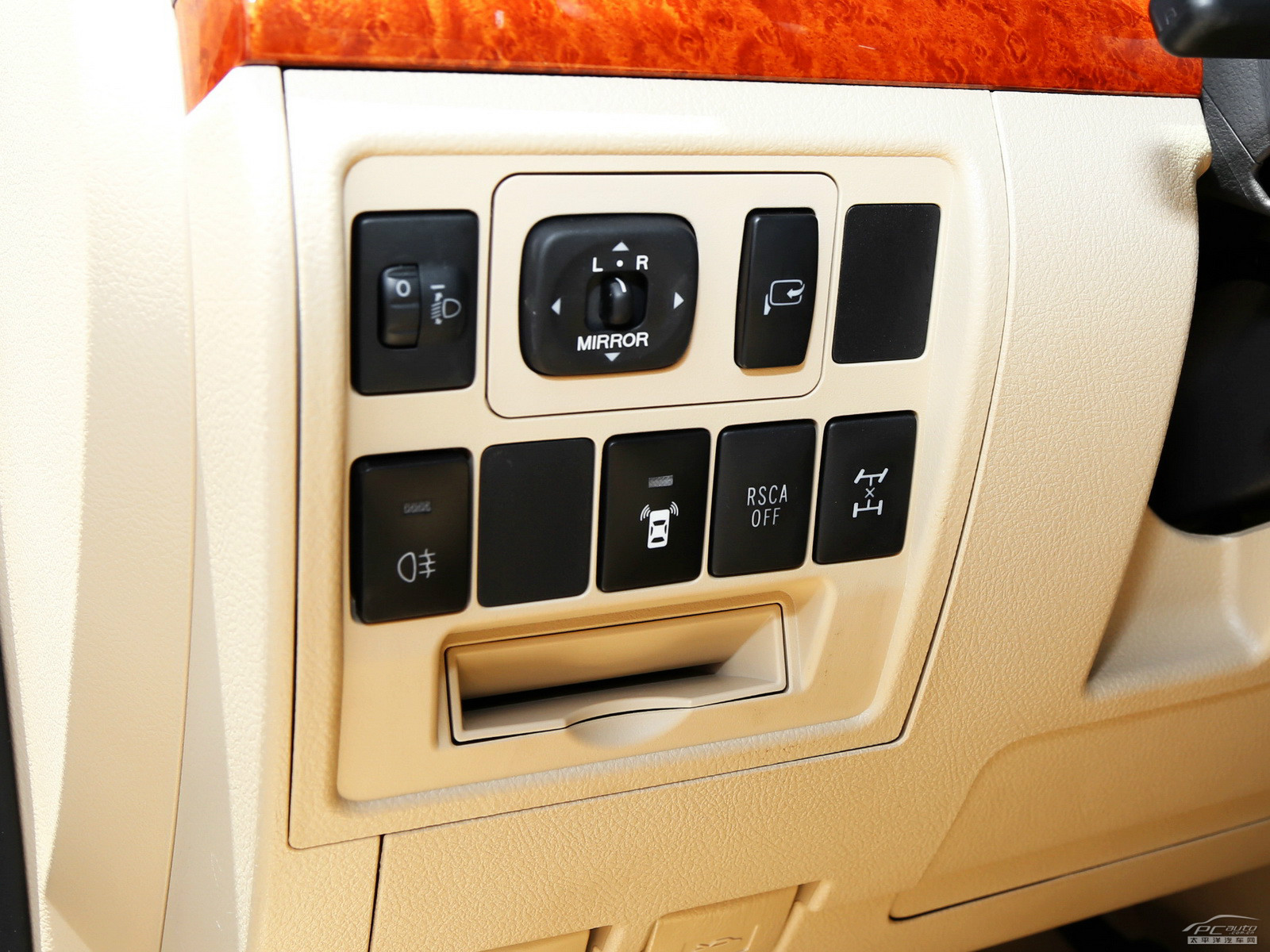 蘭德酷路澤(進口) 內(nèi)飾高清大圖