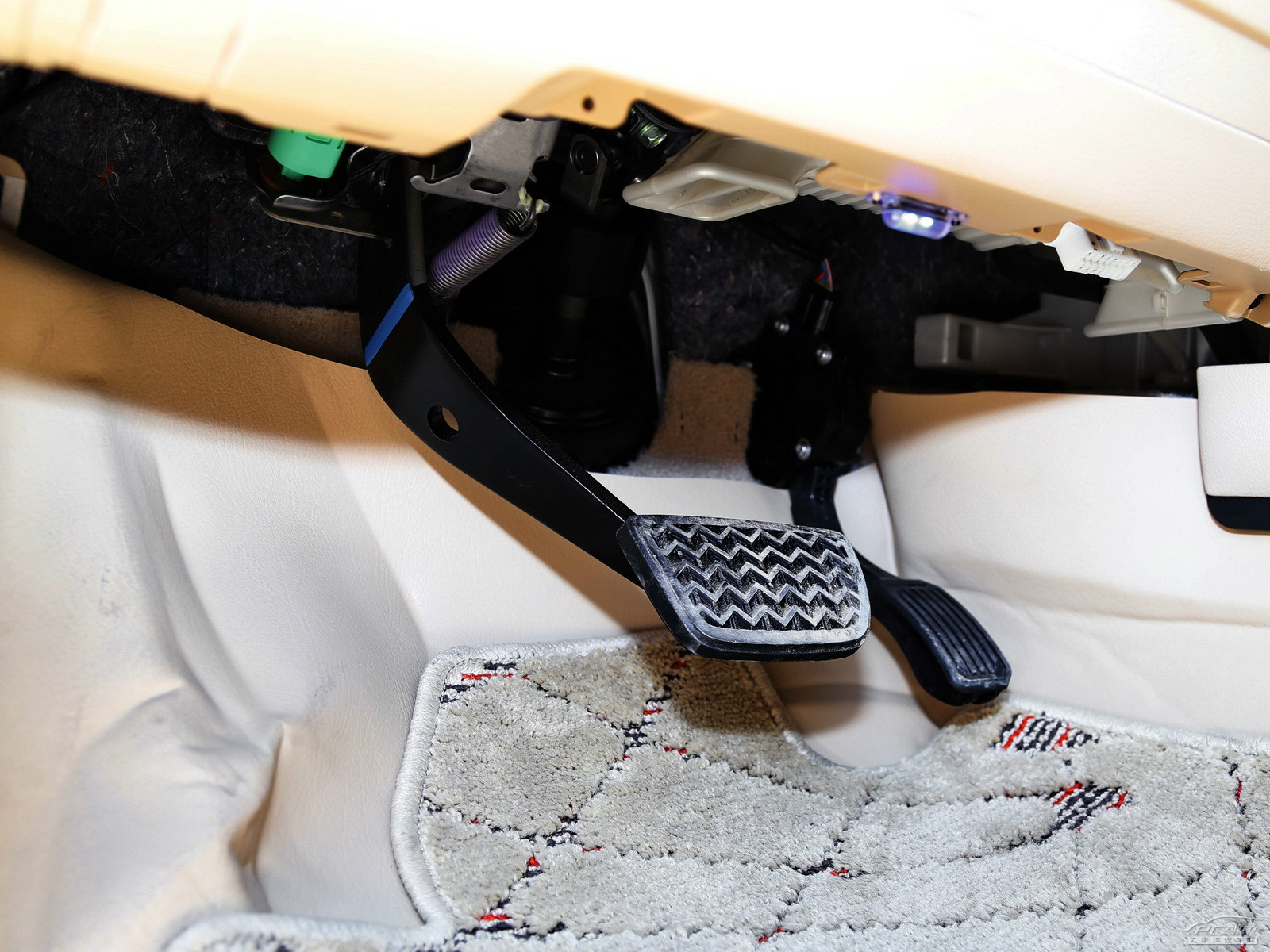 蘭德酷路澤(進(jìn)口) 內(nèi)飾高清大圖