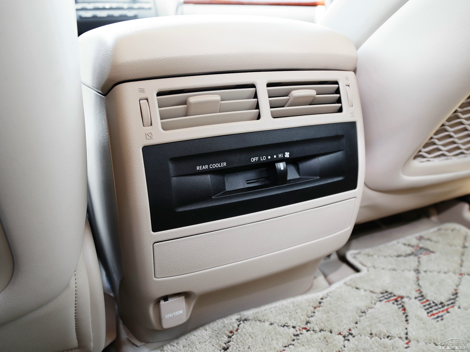 蘭德酷路澤(進(jìn)口) 內(nèi)飾高清大圖