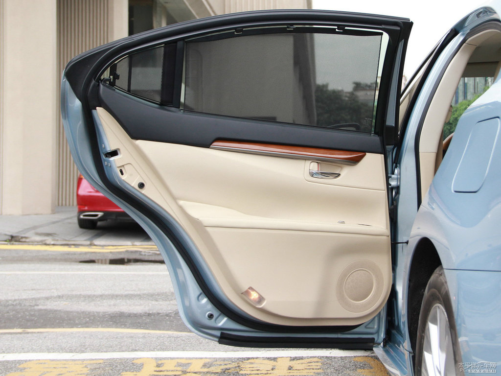 銀藍(lán)金屬色雷克薩斯ES車廂內(nèi)飾圖片